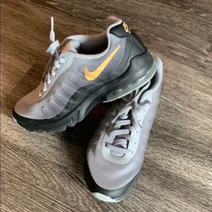 nike women's air max invigor print running shoe